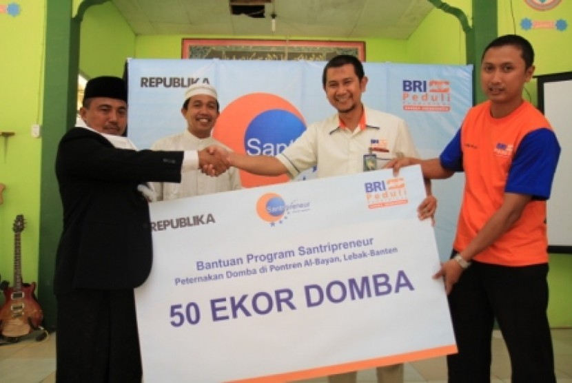 Bank Rakyat Indonesia bekerja sama dengan Harian Republika menggarap program Santripreneur di Pondok Pesantren.