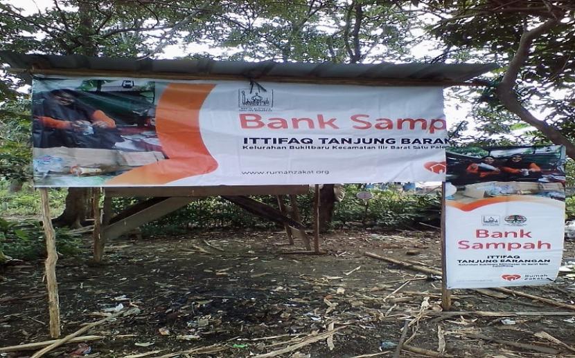 Bank Sampah Ittifaq Tanjung Barangan sekarang ini sudah mendirikan Tempat Pengepul Sampah untuk warga di RT 02 Di Desa Berdaya Bukit Baru, Palembang. Sebelumnya tempat pengepulan masih menumpang di salah satu rumah warga bernama Imron.