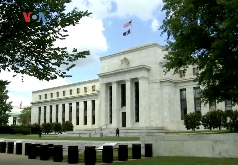 Bank Sentral AS atau Federal Reserve. The Fed memangkas sekitar 300 orang dari dari yang menerima gajinya tahun ini. 