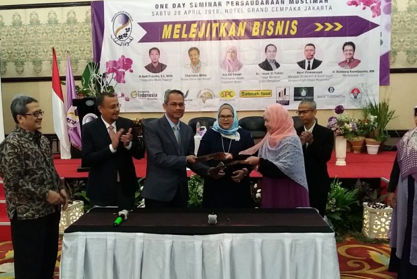 BankWaqf International yang merupakan inisiatif sekaligus branding dari Northern Sharing Sdn. Bhd. yang berkantor pusat di Johor Bahru, Malaysia menekan nota kesepahaman bersama Koperasi Salimah Sejahtera Indonesia (KSSI), Sabtu (28/4). 