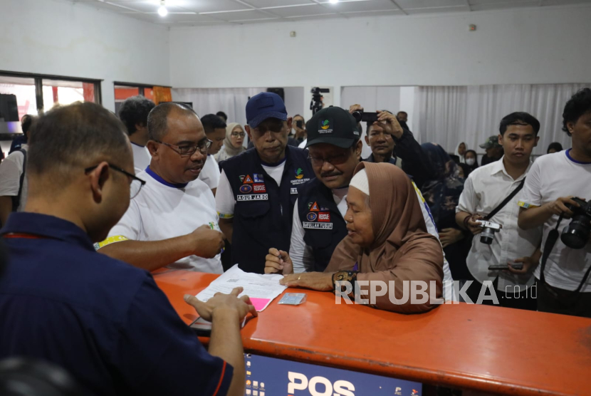 Bansos tersalurkan kepada keluarga penerima manfaat di Palembang.