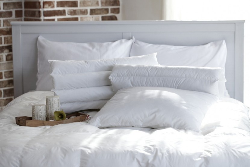 Bantal berkualitas (Ilustrasi) Kondisi bantal yang buruk bisa sangat mengganggu kualitas tidur di malam hari. 
