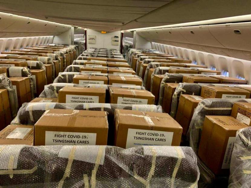 Bantuan 40 ton alat kesehatan dari investor China yang diangkut menggunakan Garuda Indonesia sudah tiba di Bandara Soekarno-Hatta, Jumat (27/3) dini hari WIB.