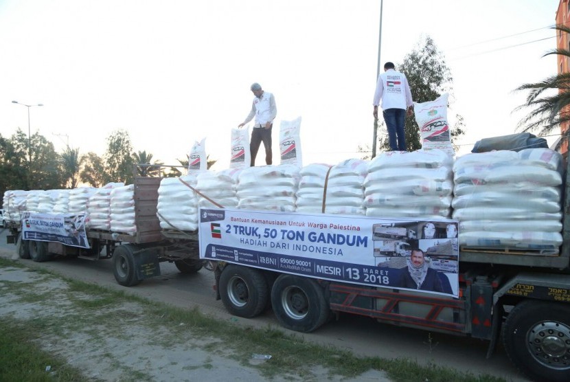 Bantuan 50 ton gandum dari masyarakat Indonesia yang tiba di Gaza, Palestina, Selasa (13/3).