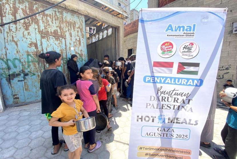 Bantuan 7.500 paket makanan hangat AMAL menjangkau tiga lokasi pengungsian utama di Gaza yaitu Beit Lahiya,Beit Hanoun, dan Jabalia. 