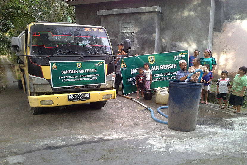 Bantuan air bersih dari Laznas BSM untuk warga miskin di Klaten