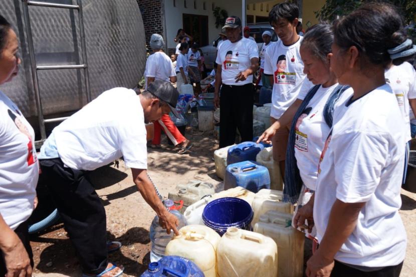 bantuan air bersih yang menyasar 200 warga di Kecamatan Patean, D