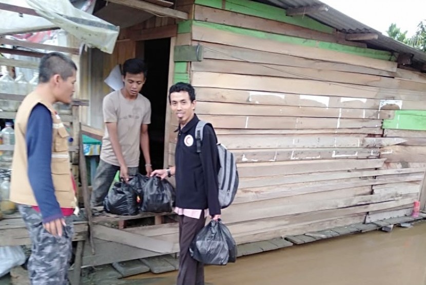 Bantuan BSMI Cabang Jayawijaya  untuk warga korban banjir besar di Sentani, Papua.