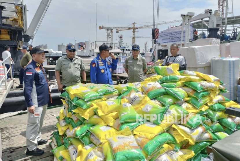 Batalyon Dhira Brata Akpol 1990 Salurkan Bantuan untuk Korban Banjir dan Longsor di Aceh Tamiang