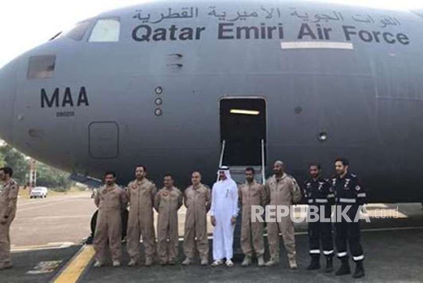 Bantuan dari pemerintah Qatar tiba di Bandara Halim Perdana Kusuma.