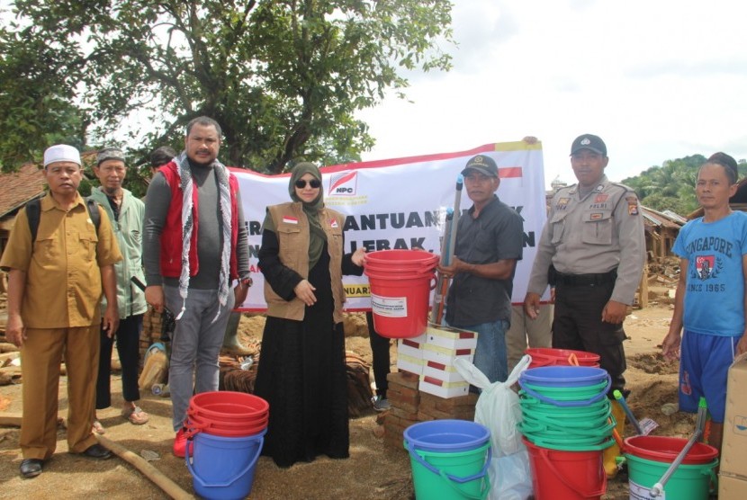 Bantuan dari warga Gaza, Palestina, untuk korban banjir di Indonesia.