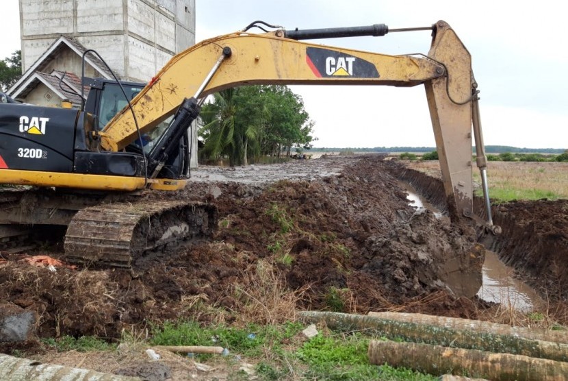 Bantuan excavator dari Kementan kepada petani di Sumatra Selatan