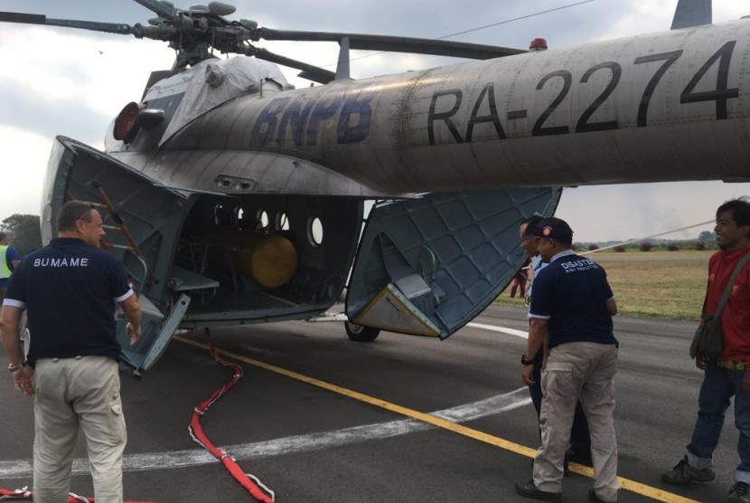 Bantuan helikopter untuk pemadaman api di Gunung Arjuno telah tiba di Bandara Abd Saleh, Malang, Jumat (2/8).