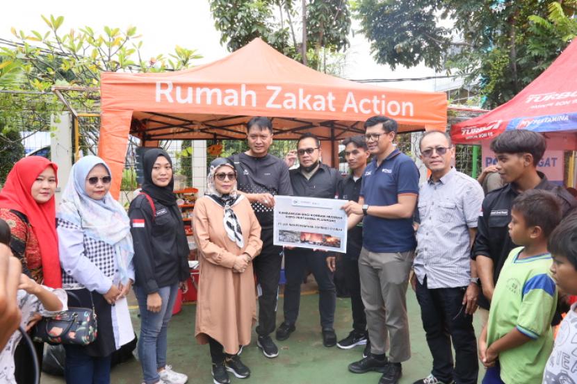 Jaminan Pembiayaan Askrindo Syariah turut menyalurkan bantuan bagi korban  Kegiatan ini berlangsung di Posko Bantuan RPTRA Rasela Rawa Badak akhir pekan kemarin. 