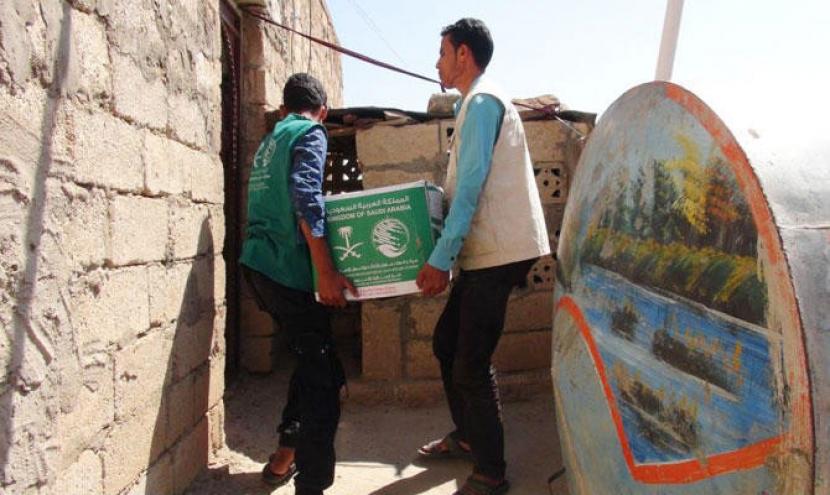 Bantuan makanan Raja Salman dibagikan ke warga Yaman.