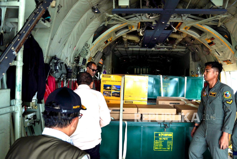 11 Helikopter TNI–Basarnas Salurkan Bantuan ke Lokasi Bencana di Aceh, Sumut, dan Sumbar