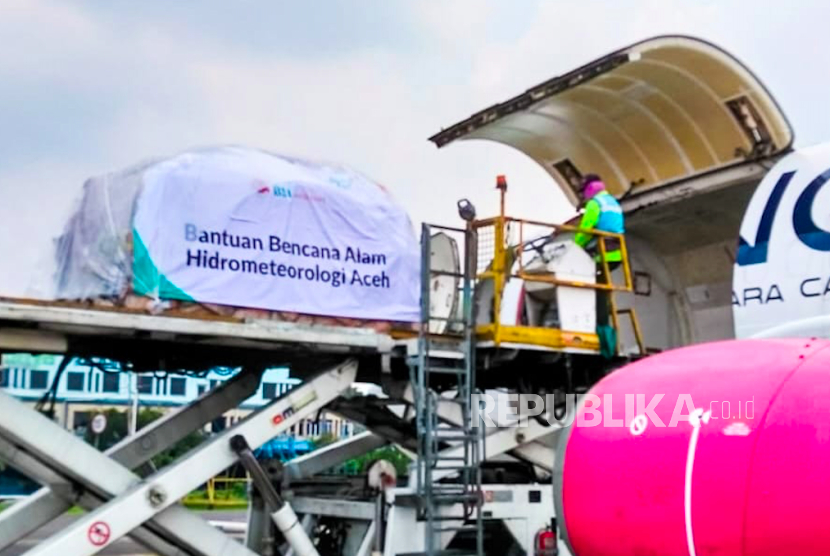 Bantuan tahap pertama dari BSI Maslahat dan BSI dikirim  ke Aceh melalui pesawat kargo pada Ahad (30/11/2025).