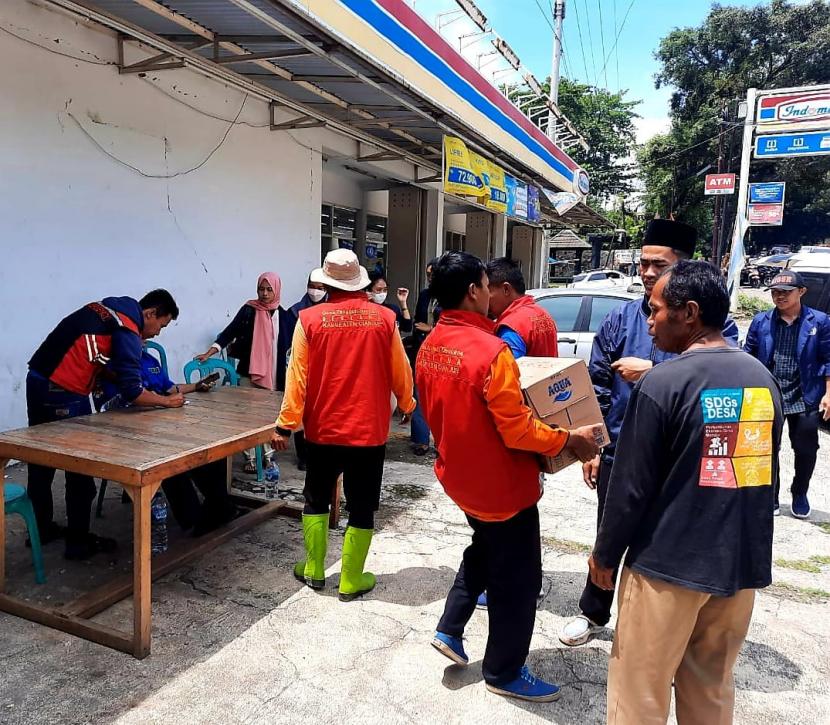 Bantuan untuk korban bencana Kabupaten Cianjur terus mengalir salah satunya dari Aqua, Selasa (22/11/2022)