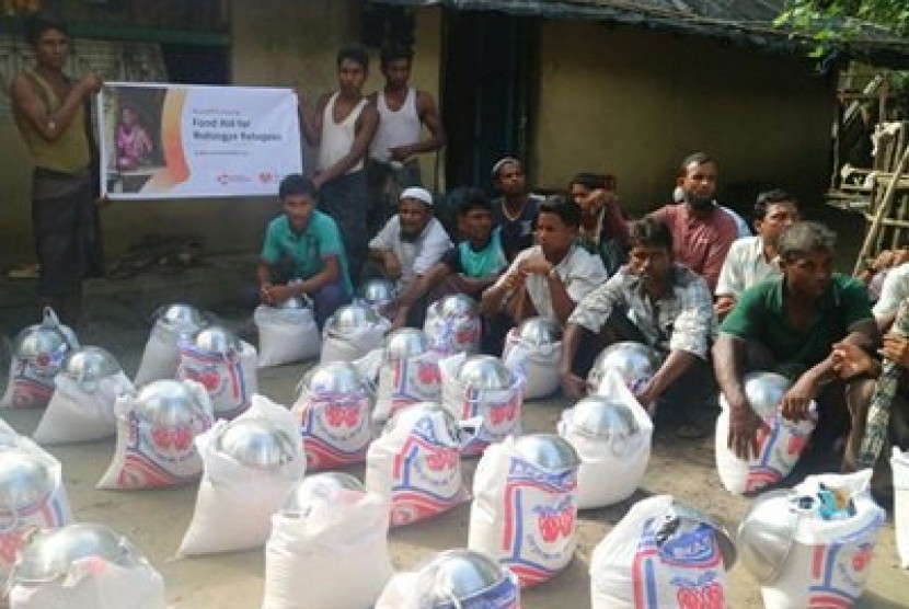 Bantuan untuk masyarakat Rohingya di Cox’s Bazar, Bangladesh.
