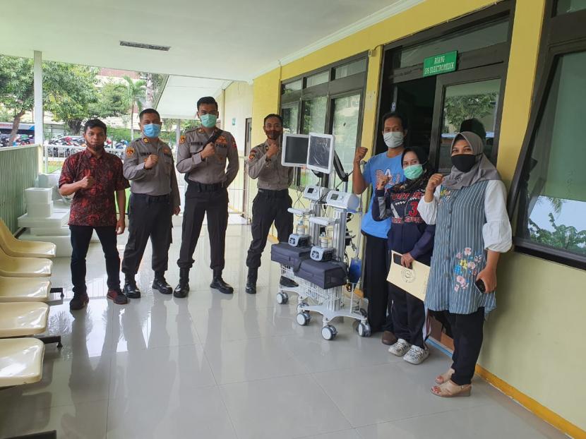 Bantuan ventilator yang diberikan Polri kepada jejaring RS Bhayangkara di Jawa Timur.