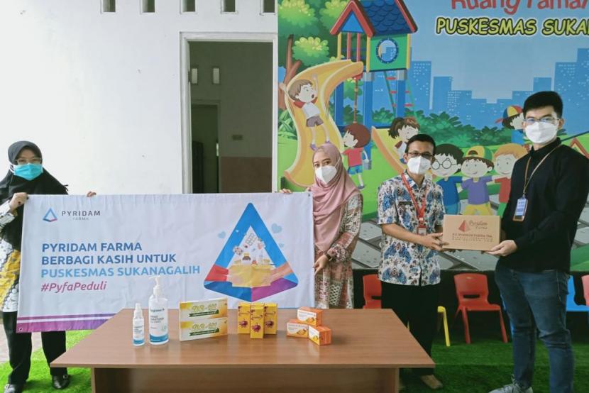 Bantuan vitamin untuk masyarakat dari PT Pyridam Farma.
