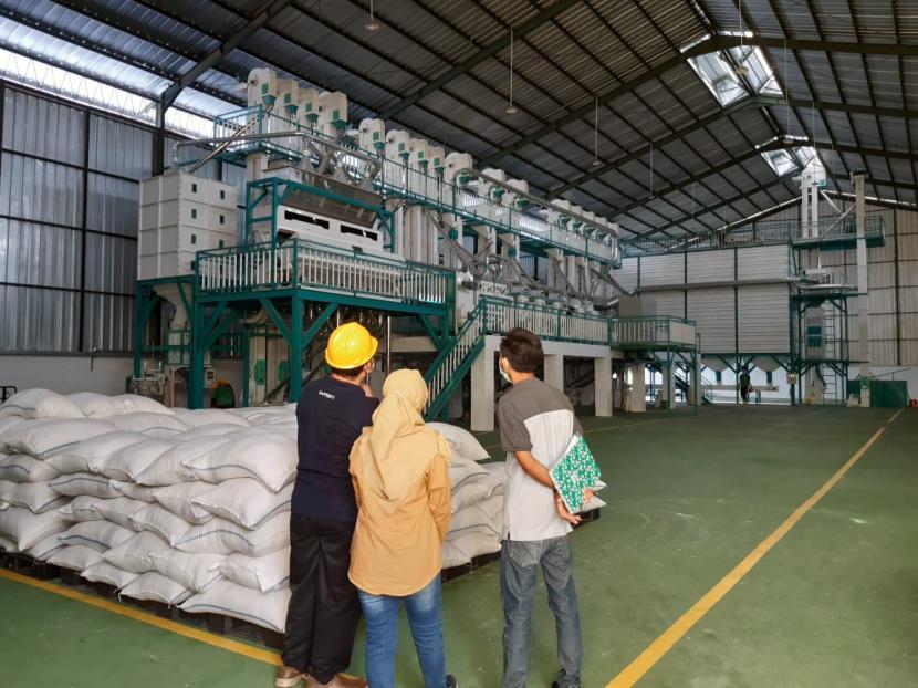 Penggunaan sistem resi gudang (SRG) untuk penyimpanan komoditas beras terus mengalami peningkatan. Terakhir, PT Kliring Berjangka Indonesia (Persero) pemanfaatan resi gudang untuk pertama kali mulai masuk ke Karawang, Jawa Barat yang merupakan sentra produksi beras nasional.