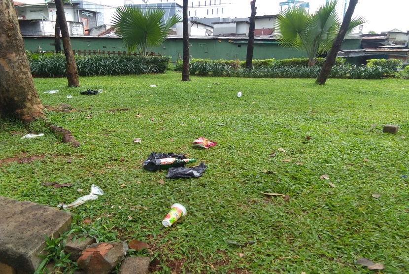 Duh Taman Pramuka Kok Dipenuhi Sampah Republika Online