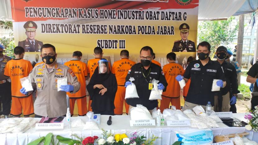 Baramg bukti 1,5 juta butir obat keras ilegal yang disita Direktorat Reserse Narkoba Polda Jabar.