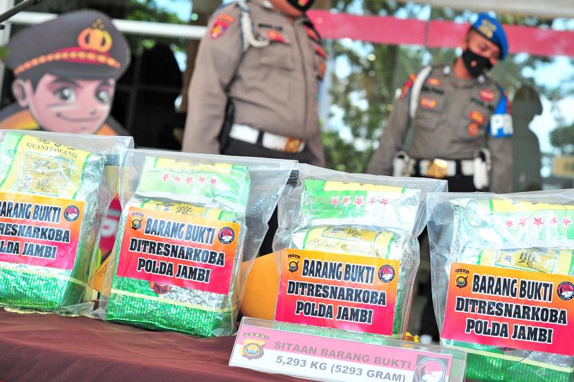 Selain Kapolsek Sepatan, AKP Oky Bekti Wibowo, seorang anggota Polres Metro Tangerang Kota Brigadir Roby Cahyadi juga ditangkap dan ditahan terkait pengalahgunaan narkoba. Foto: Barang bukti narkoba jenis sabu-sabu (ilustrasi).