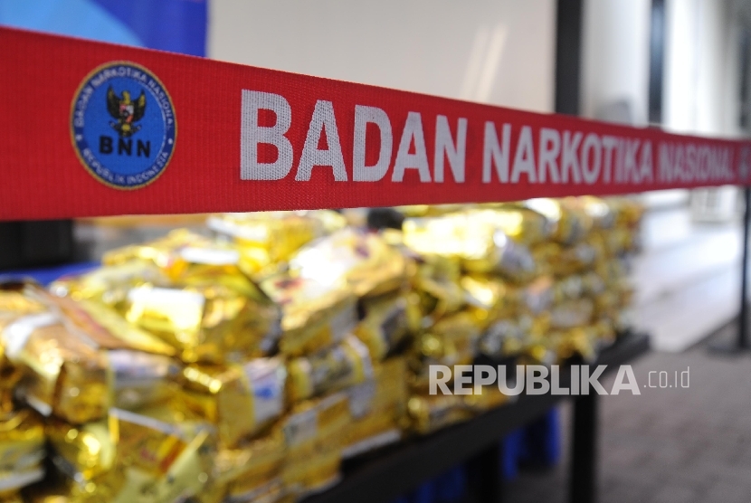 BARANG BUKTI NARKOTIKA SABU. Narkotika jenis sabu hasil pengungkapan kasus dari Bareskrim Polri seberat 134 dan 17.6 Kg dari Badan Narkotika Nasional yang akan dimusnahkan di kantor Badan Narkotika Nasional, Jakarta, Rabu (20/09). 