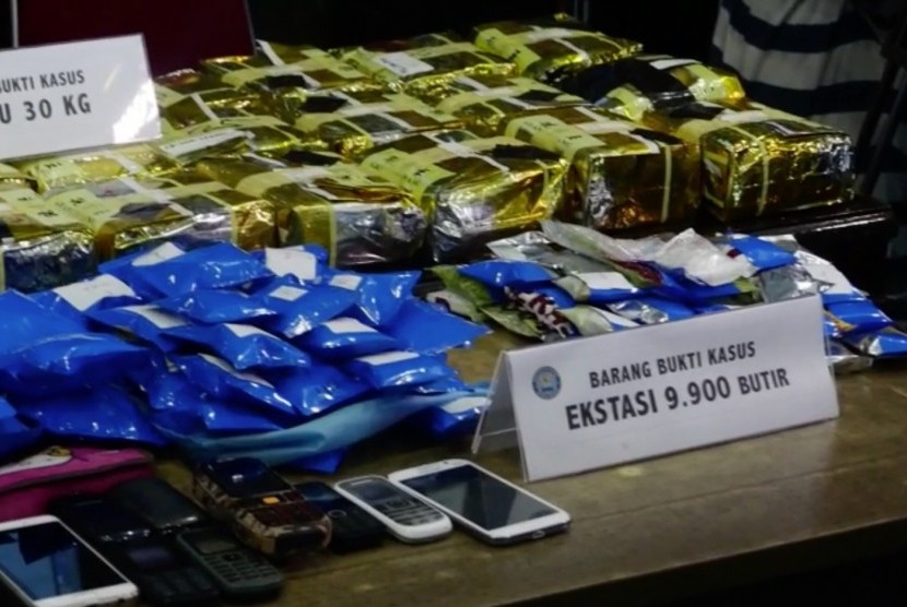 Satuan Reserse Narkoba Polrestabes Palembang mengamankan dua pengedar dan menyita 3.377 butir pil ekstasi (Ilustrasi pil ekstasi)
