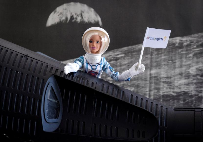Barbie Astronaut. Tepat 9 Maret 1959 silam, boneka Barbie pertama kali dikenalkan ke seluruh dunia.