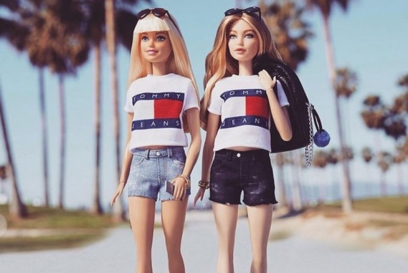 Barbie Gigi Hadid (kanan).