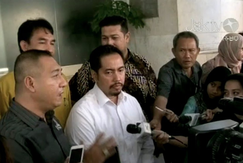 Bareskrim Polri menetapkan dua anggota DPRD DKI Jakarta Fahmi Zulfikar dan M Firmansyah sebagai tersengka dugaan korupsi kasus pengadaan alat listrik cadangan atau UPS. 