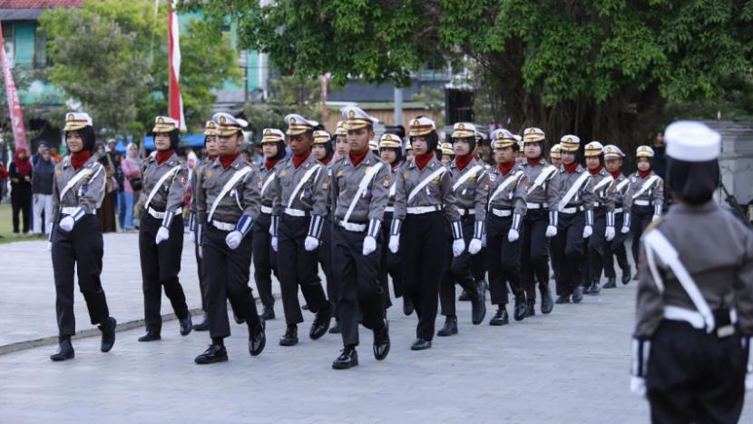 Barisan Pocil atau polisi cilik binaan Polres Bantul dalam rangkaian upacara puncak Hari Ulang Tahun (HUT) ke-77 Bhayangkara di Lapangan Paseban, Sabtu (1/7/2023). 