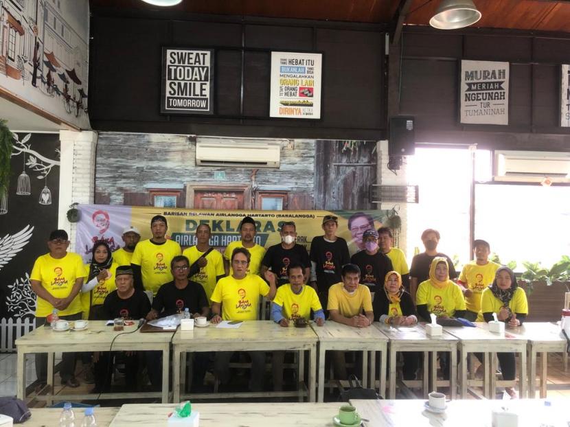 Barisan Relawan Airlangga Hartarto (Baralangga) mendeklarasikan dukungan kepada Ketua Umum DPP Partai Golkar Airlangga Hartarto sebagai calon presiden (Capres) 2024, Ahas (7/8/2022). 