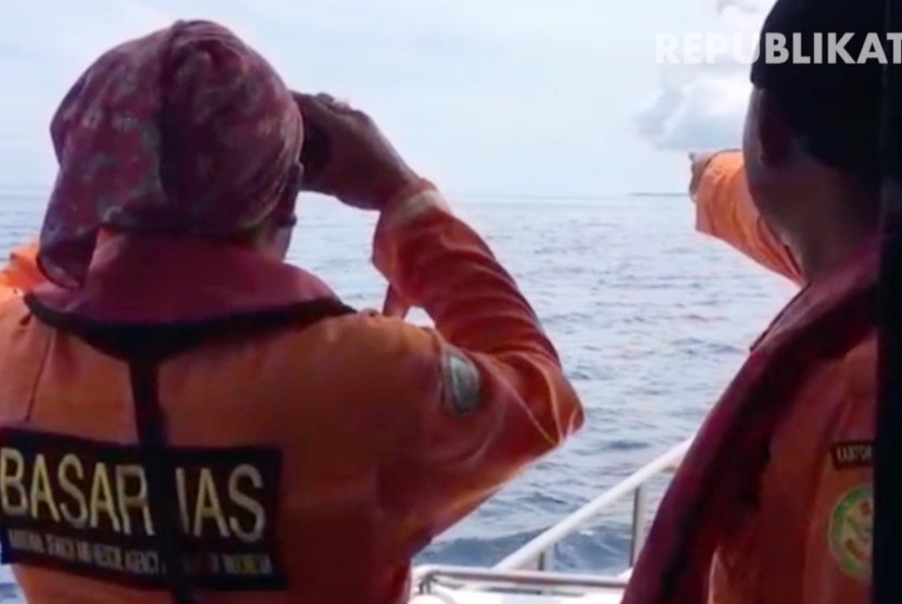 Basarnas Mataram sedang melakukan pencarian kapal tenggelam di di sekitar Pulau Kapoposang Bali, Sulawesi Selatan.