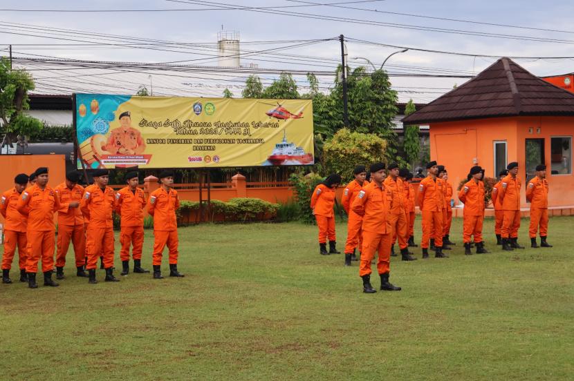 Basarnas Yogyakarta gelar apel kerahkan puluhan personel dalam Siaga SAR Khusus Lebaran 2023 di Kantor Basarnas Yogyakarta, Bantul, DIY, Kamis (13/4/2023).