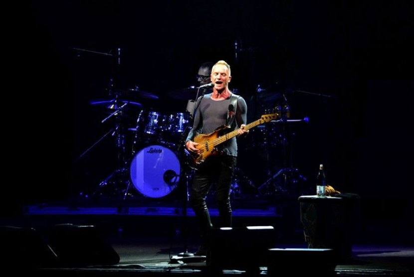Bassist legendaris asal Inggris, Sting beraksi menghibur penggemarnya dalam konser yang bertajuk 