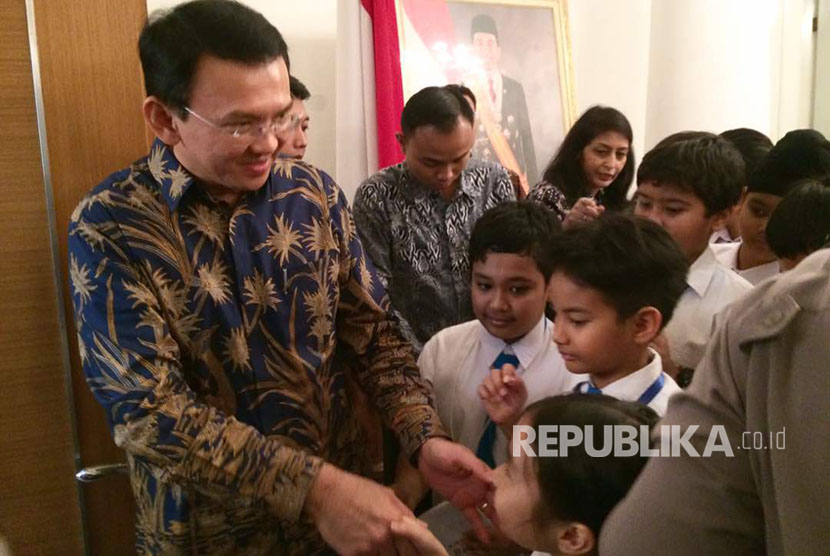  Basuki Tjahaja Purnama atau Ahok 