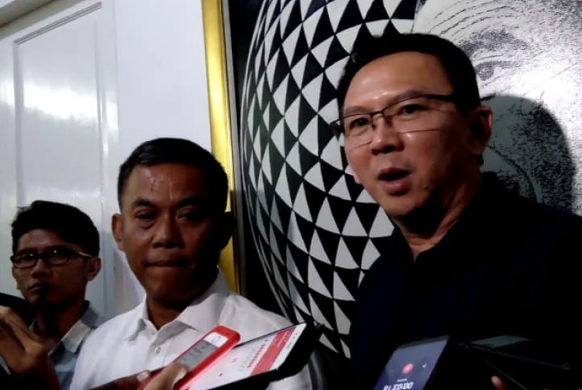 Basuki Tjahaja Purnama (BTP) atau Ahok (kanan) di rumah dinas Ketua DPRD DKI Jakarta Prasetio Edi Marsudi (kiri kedua), Jakarta Pusat, Selasa (30/4) sore.
