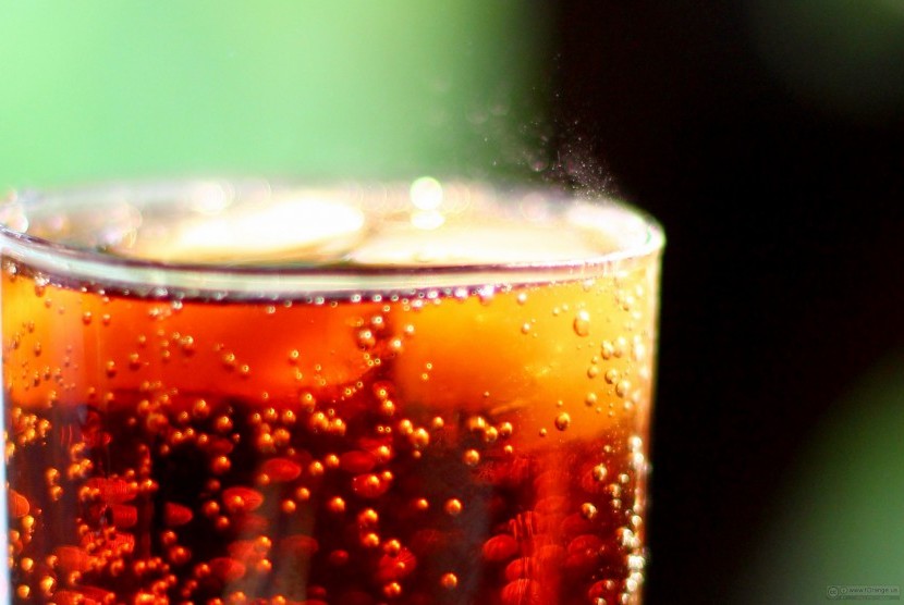 Batasi konsumsi minuman bersoda, karena selain memicu diabetes soda yang berlebihan tak baik untuk jantung.