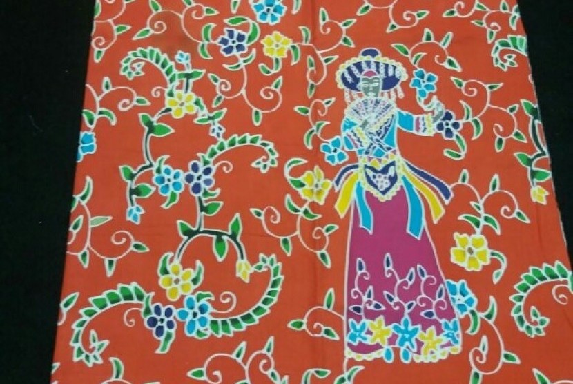 Batik dengan motif khas Betawi.