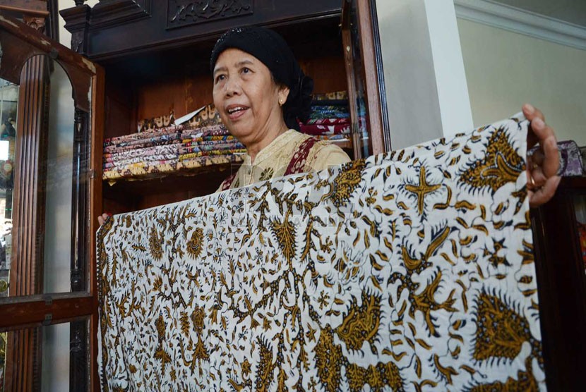 Batik khas Paoman, pada acara Familiarization Tour di Kabupaten Indramayu, Rabu (25/6).