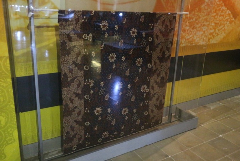 Batik pemberian mendiang Ani Yudhoyono yang kini terpajang di Museum Batik Pekalongan, Ahad (2/6).