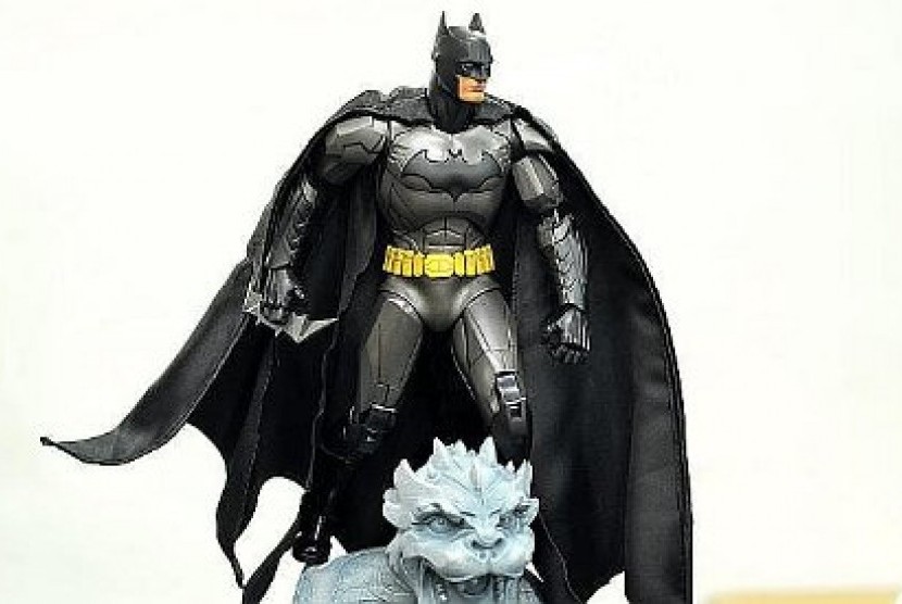 Batman setinggi 30 centimeter salah satu produksi Play Imaginative.
