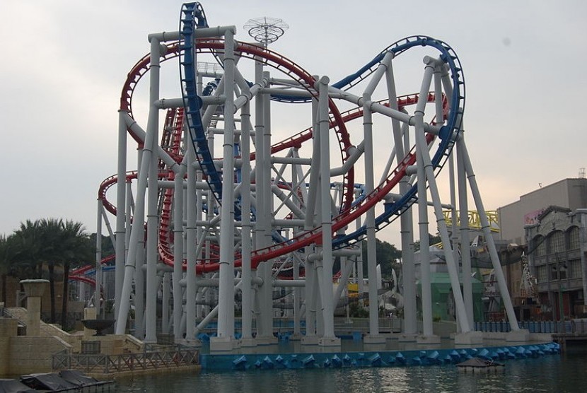 Battlestar Galactica dueling roller coasters in Universal Studio in Singapore. (file photo)