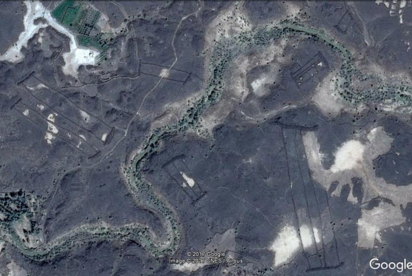 Batu misterius yang ditemukan melalui satelit di Arab Saudi.