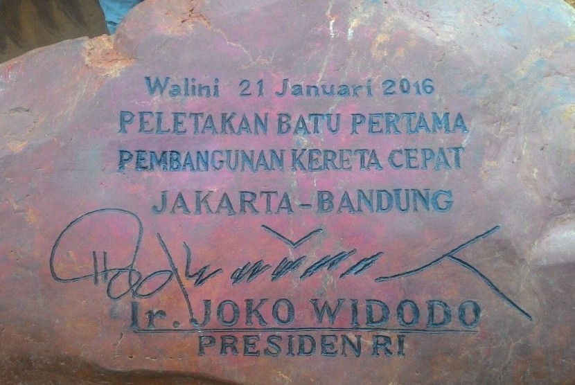Batu Prasasti Pembangunan Kereta Cepat Jakarta-Bandung.