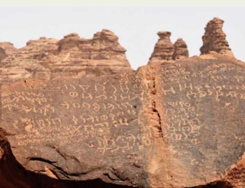 Batu yang Ungkap Rahasia Sejarah Tersembunyi di Tanah Arab 